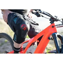 G-Form E-Line E-Bike Knee Pads - Black