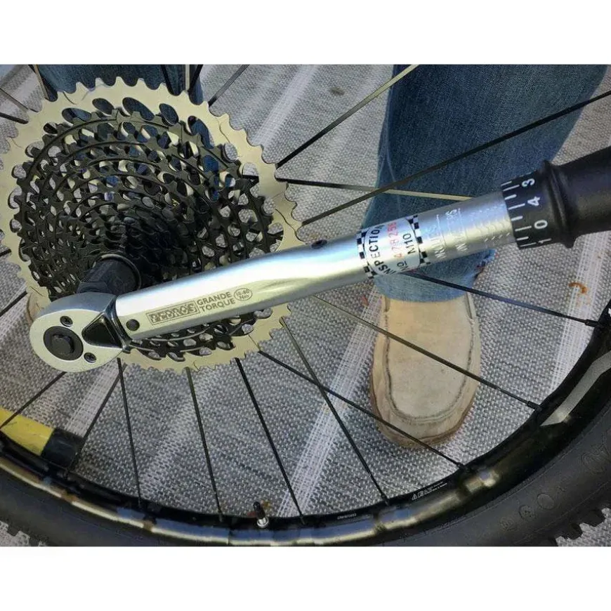 Pedro's Grande Torque Bike Wrench 3/8" Ratcheting Reversible Click-Type Micrometer Scale, 10-80 Nm Range